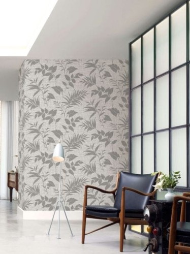 Tapeta obiektowa BOTANICAL GRASSCLOTH - faktura trawy z tropikalnymi liśćmi w 5 kolorach